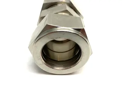 USED SHF STAINLESS STEEL COMPRESSION UNION TUBE FITTING, SWAGELOK SS-1610-