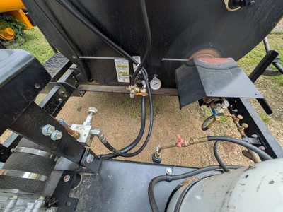 2025 LEEBOY L300T Asphalt Distributor | Mid South Machinery (8)