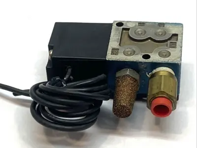 Used MAC Solenoid Valve 4-Way Double 1/8 24VDC NPTF Solenoid Valves Michigan US | Maverick Industrial Sales #1402152