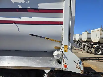 USED 2015 PETERBILT 579