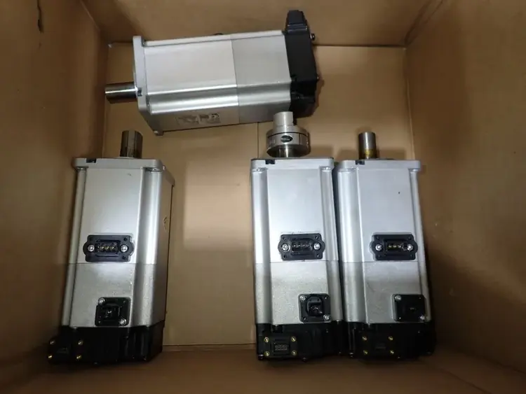 Used OMRON R88MK40030TBS2 Servo Motors | HGR 24 #730870