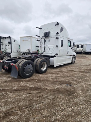 USED 2023 FREIGHTLINER CASCADIA