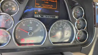 USED 2015 PETERBILT 579