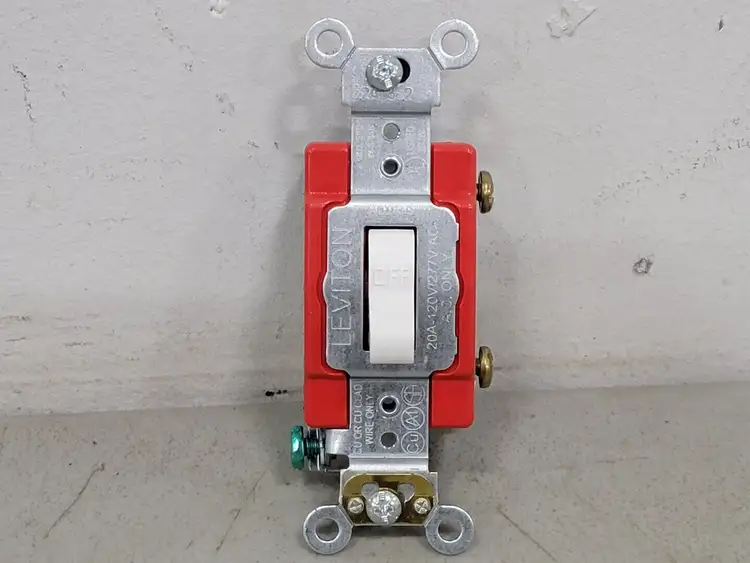 New | in-Stock LEVITON 1221-2W Switchgears British Columbia CA | Lenmark #240933