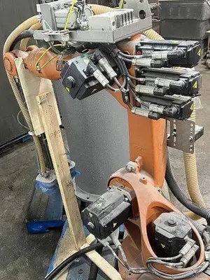 USED 2011 KUKA KR 16-2 S