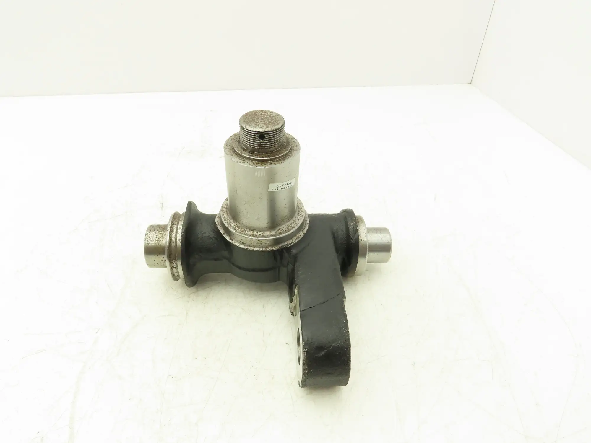 Yale 580011756 Forklift Steering Knuckle Left Hand