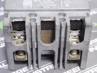 Westinghouse HFB2125 Circuit Breaker 2 Pole 125 Amp 600 VAC 250 VDC Used