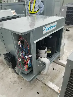 75-0322 Manitowoc Nugget Style 1000 Pound Ice Maker w/ 2 Remote Condensing Units