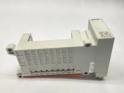 VV5QC11-08N35DAN-S | SMC  Pneumatic Plug-In Manifold 8-Station - Used