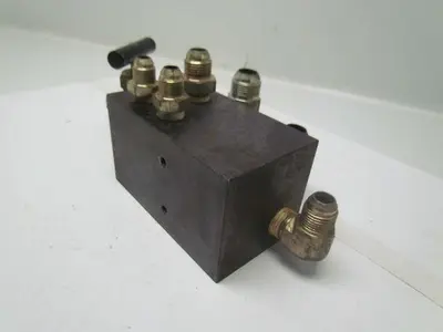 Hyundai HIT15S Hydraulic Manifold Distribution Block W/Fittings
