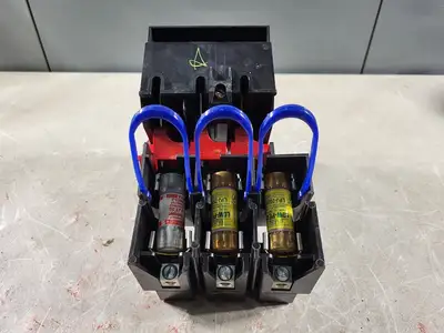 Disconnect Switch with 25 Amp Fuse