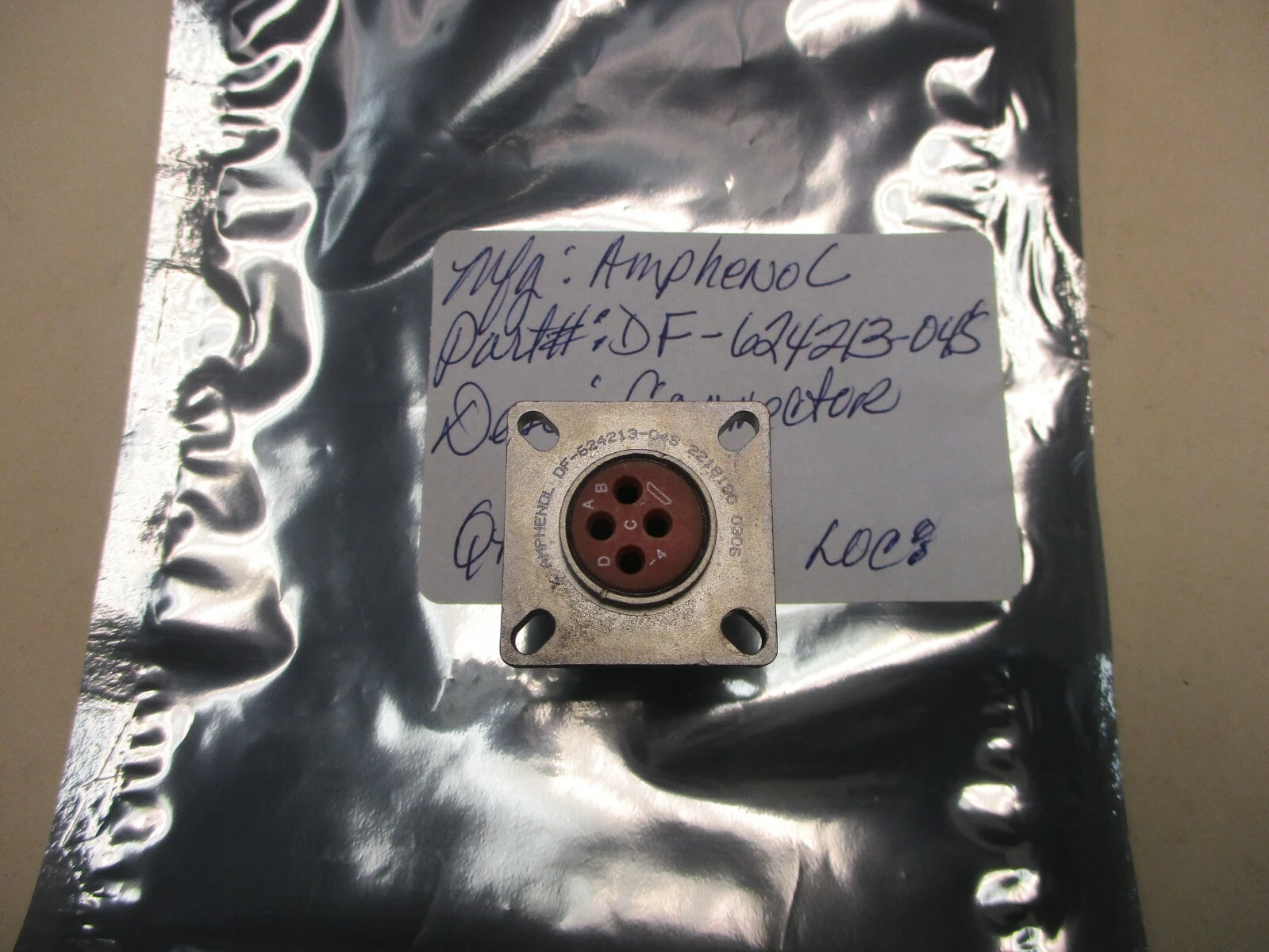 NEW Amphenol DF-624213-04S