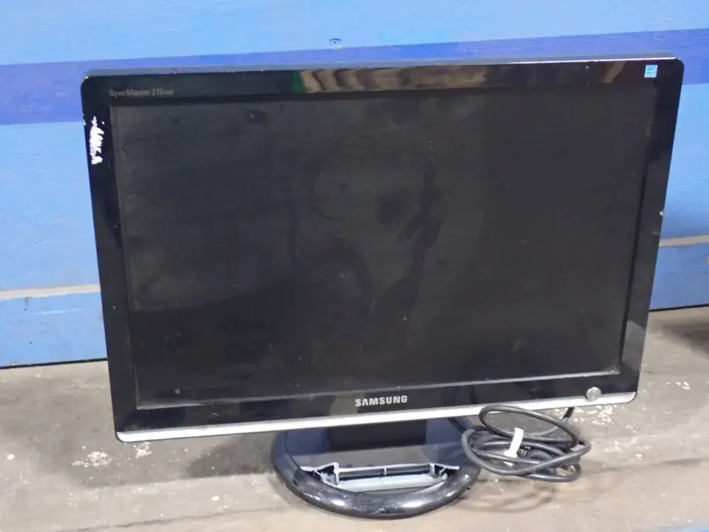 USED SAMSUNG SYNCMASTER 216BW