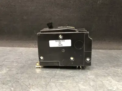 NEW SQUARE D QOB2100