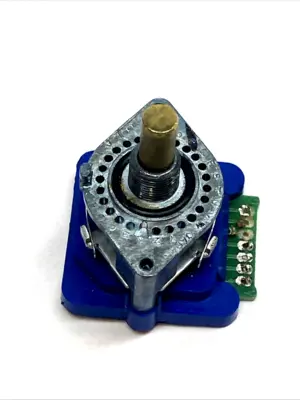 USED TOSOKU ROTARY CODE SWITCH 0-20 POS 13.85° 20MM ROUND SHAFT