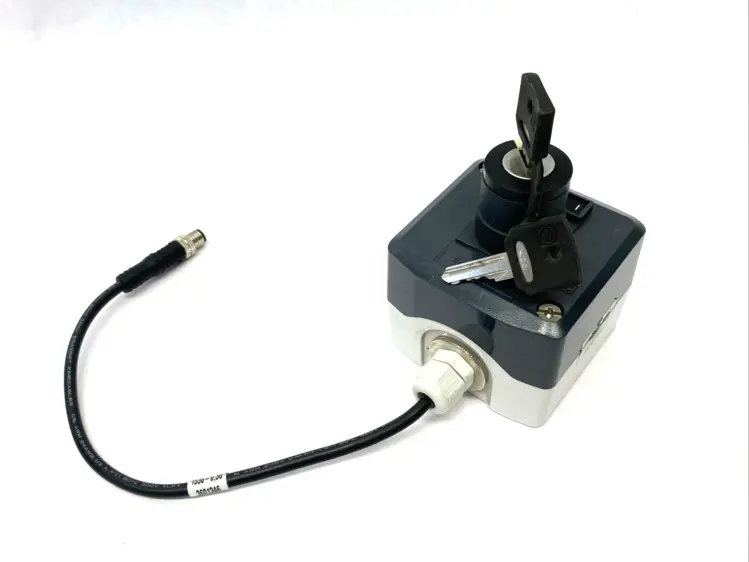 Used Knapp Switch H.M. M8 Connection, W/ Keyed Switch, Plastic Enclosure Relays & Switches Michigan US | Maverick Industrial Sales #1401309