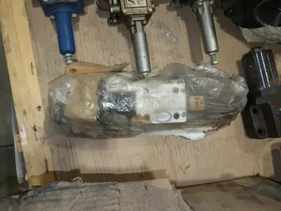PALLET OF ASSORTED HYDRAULICS