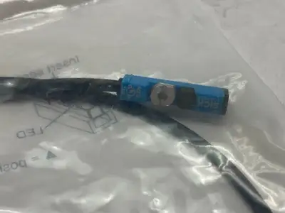 NEW SICK CYLINDER SENSOR M8 CONNECTOR 10-30VDC 1044459