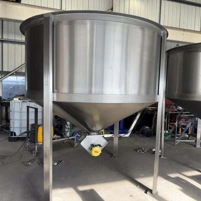 3200 L S/S Enclosed Tank