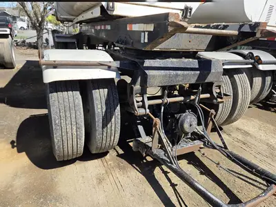USED 2013 PETERBILT 384