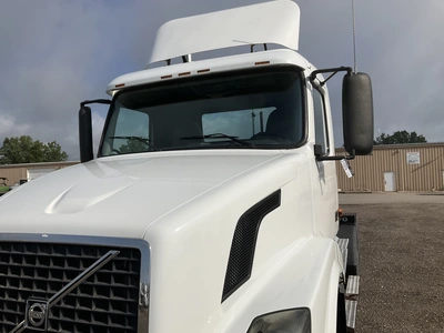 Used 2005 VOLVO TBD Conventional trucks Michigan US | Miedema Asset Management Group #1363375