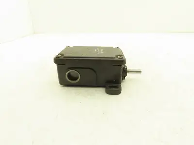 Schmersal MSP 452-11/11Y Rotating Spindle Limit Switch 250V 6A 10mm" Shaft