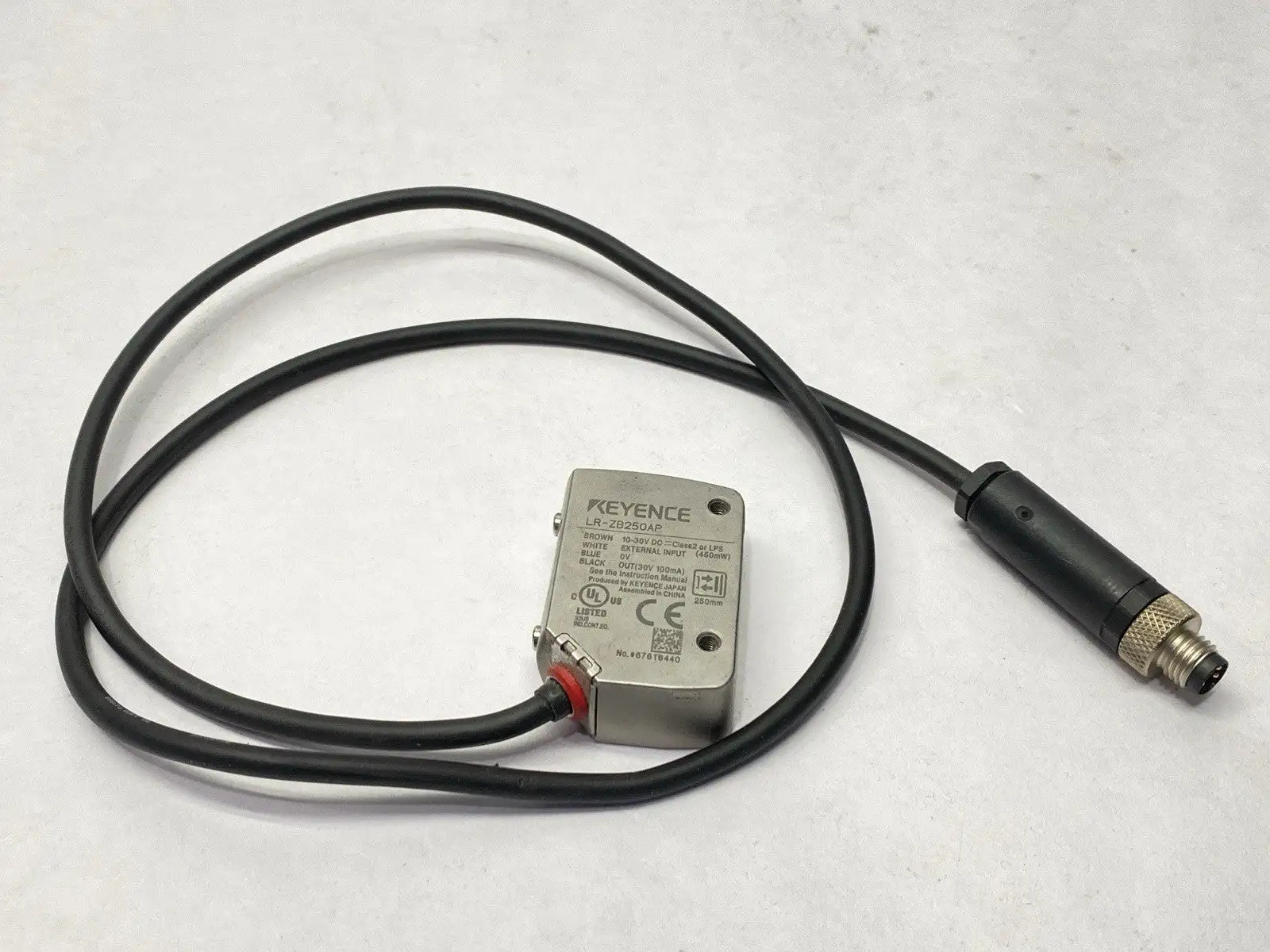 LR-ZB250AP | Keyence  Self-Contained CMOS Laser Sensor Rectangular - Used