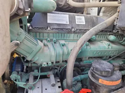 USED 2020 VOLVO VNR64T300