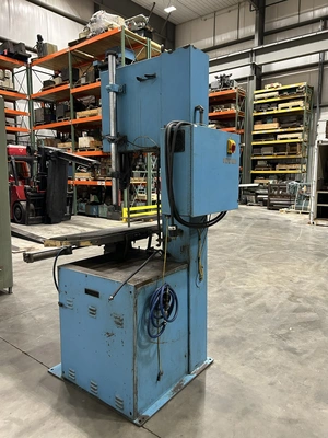 DoAll 2024-V5 High Column Vertical Saw