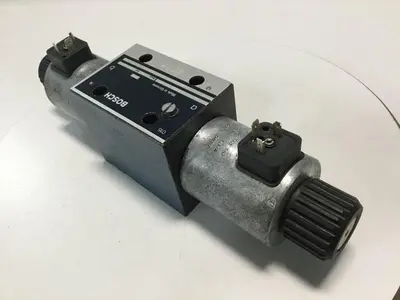 USED BOSCH 0 810 001 715