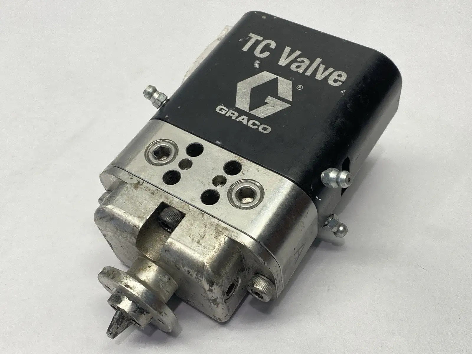 26D918 | Graco  Twin Control Dispensing Valve - Used