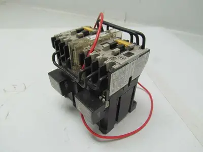 Allen Bradley 104-AO9NZ243 Ser A Reversing Contactor 600V 9A w/24VDC Coil
