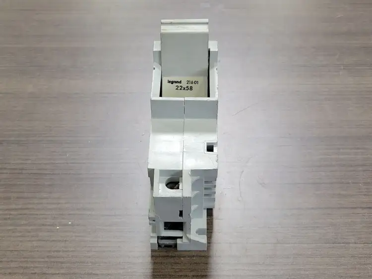 Used LEGRAND 216 01 Misc Electrical & Power Parts British Columbia CA | Lenmark #249166
