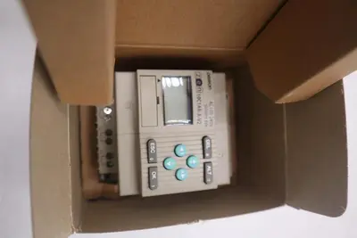 NEW OPEN BOX Omron ZEN-10C1AR-A-V2 ZEN10C1ARAV2 Relay STOCK G413A