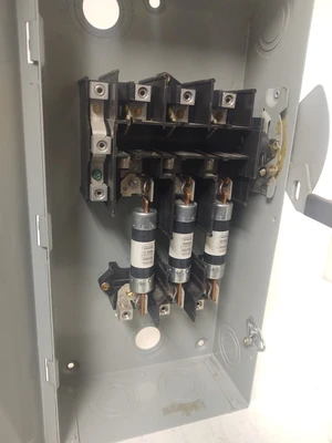 🔥EATON CUTLER HAMMER 100A FUSED SAFETY SWITCH DISCONNECT 240 VAC 30 HP DG323NGB