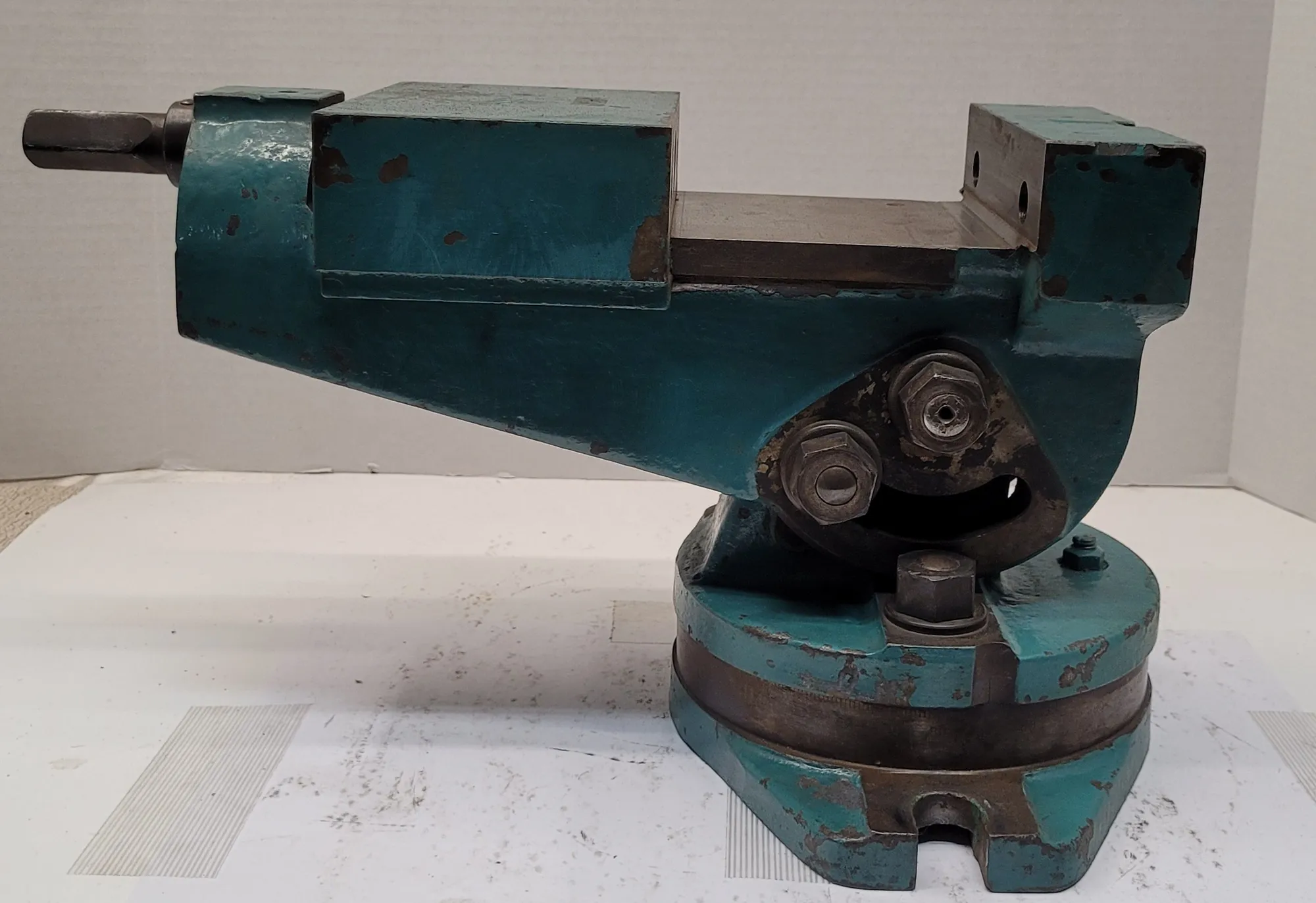 Vise w/ Swivel Base – 6” Wide