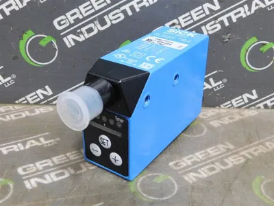 SICK CS81-P1112 Color Sensor 1028224 Light Spot Size 2mm x 4mm New