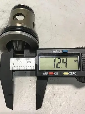 USED VICKERS 25-D10-30