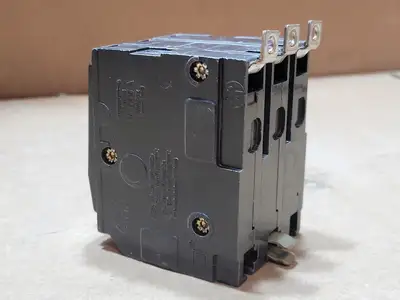 USED SQUARE D QOB330