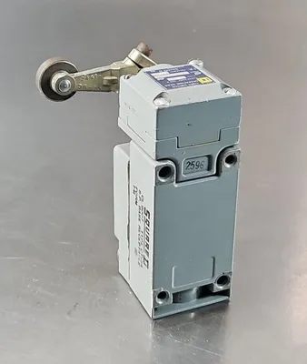 SQUARE D 9007 C54B2 Ser A LIMIT SWITCH. Loc5D-17