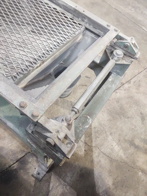 DAY Vibrating Table Classifier Screener Single Deck / Two Separation 3/4Hp