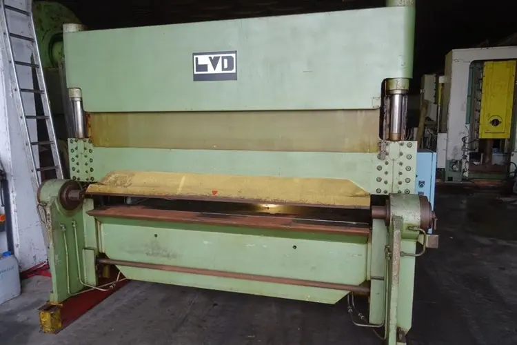 Used LVD 40 TON X 2500 MM Press Brakes | Apt International N.V #373093