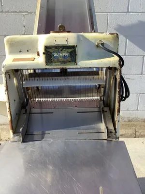 152-0393 Oliver Bread Slicer #797