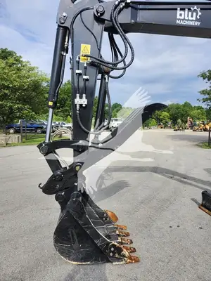 USED 2025 BLU B60