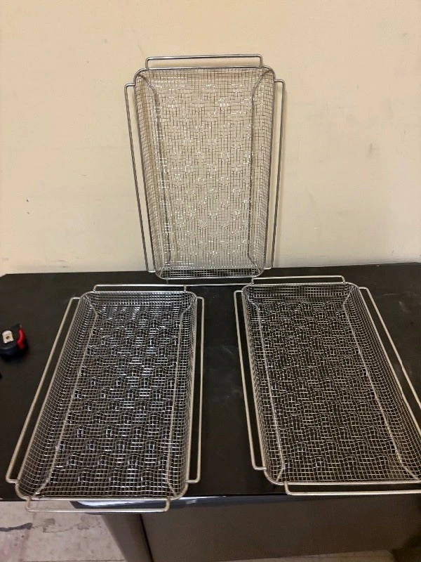 set of 3 wired baking sheets