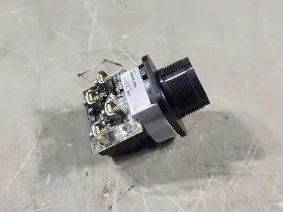 NEW ALLEN-BRADLEY 800H-JR4