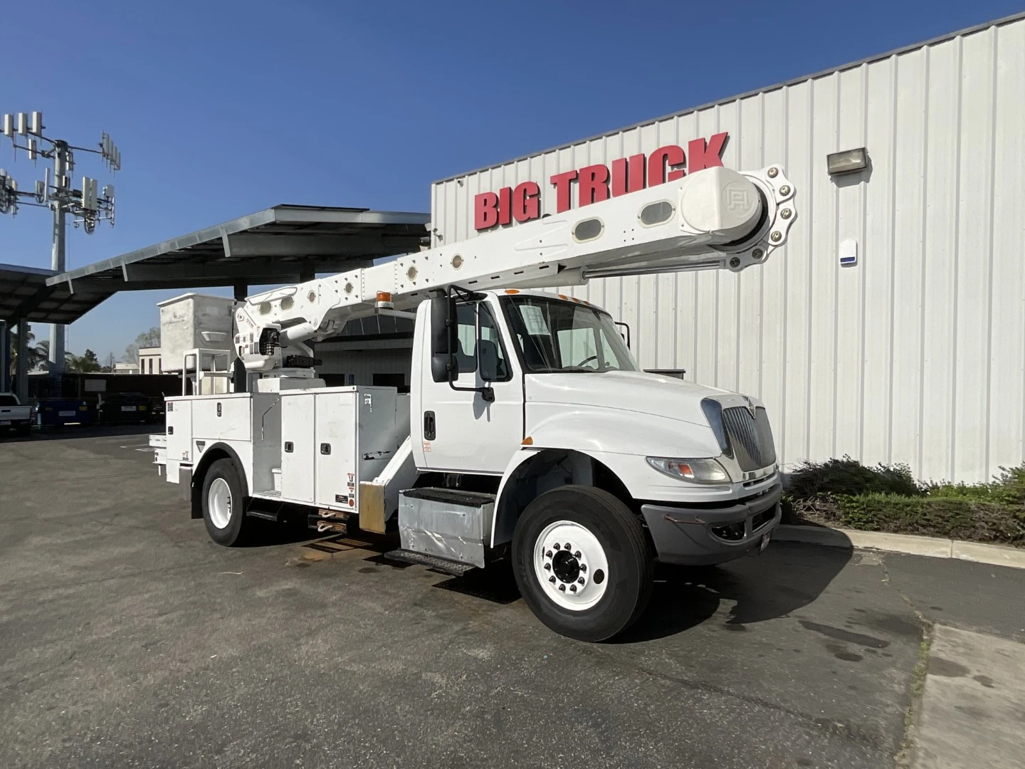 Used 2018 INTERNATIONAL 4300 Bucket (boom) trucks California US | Big Truck & Equipment #1412312