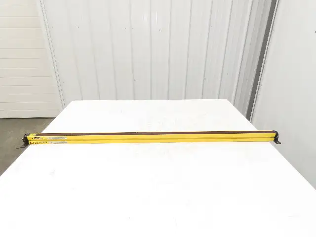 Banner SLSE30-1200Q8 EZ Screen Safety Light Curtain Emitter 1200mm 24VDC