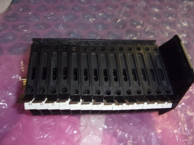 Used PHOENIX CONTACT UK6.3-HESI Terminal Blocks Arizona US | ASSET CONVERSION SPECIALISTS, INC. #311196