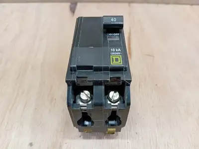 Used SQUARE D QOB240 Switchgears British Columbia CA | Lenmark #1438404